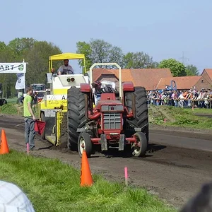 744s Mit  V8 Deutz Motor 180PS