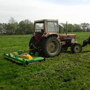 IHC 844 mit Weidepflegemäher