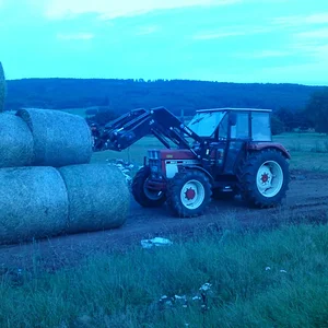 844S beim Ballenstapeln
