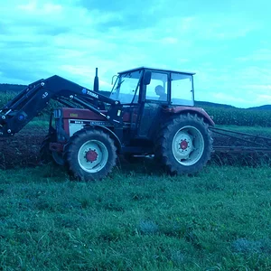 844S und Krone Schälpflug