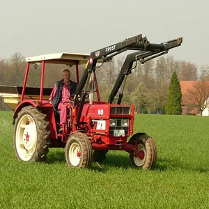 IHC 433 beim Düngen