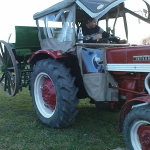 IHC 353 mit Rarität im Einsatz
