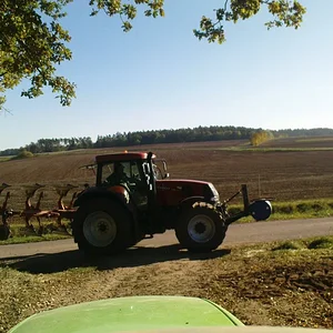 Case CVX 150 mit Kuhn