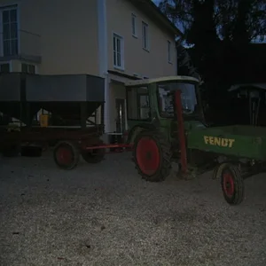 Fendt GT 231 mit Saatgutwagen