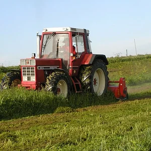 1056 XL mit Schlegelmulcher