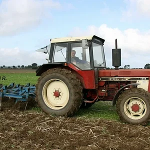 IHC 1246 mit Rabe Grubber
