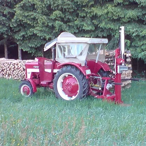 IHC 353 beim Holzspalten