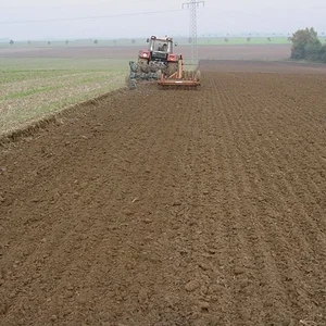 1455 XL beim pflügen II
