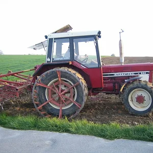 IHC 844 beim Eggen