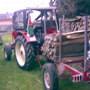 Beim Holzaufladen