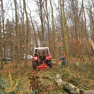 DE744