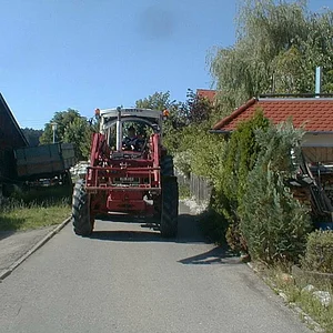 624+946