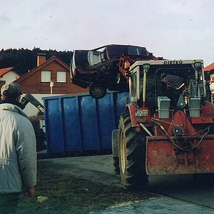 624+946