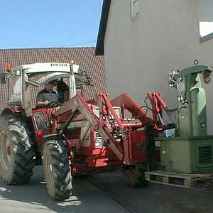 624+946