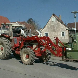 624+946