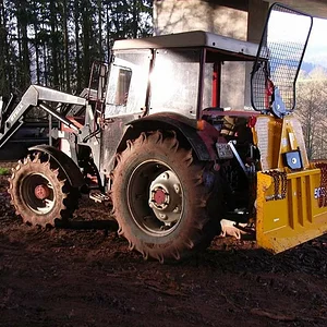 IHC 733 mit 5to Seilwinde