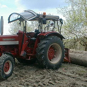 624+946