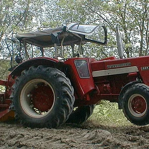 624+946