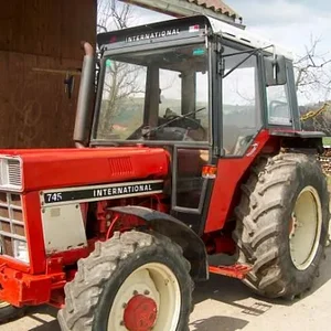 745 mit seitlichem Auspuff