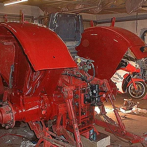 624+946