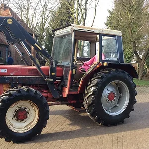 IHC 844s mit Frontlader