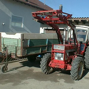 624+946