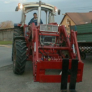624+946