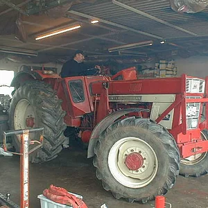 624+946