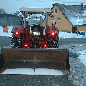 624+946