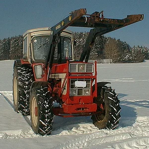 624+946