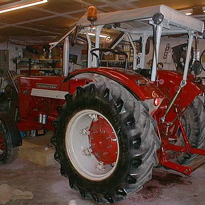 624+946