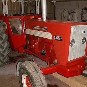 624+946