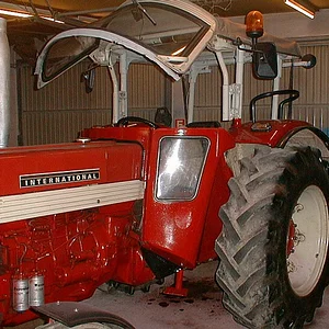 624+946