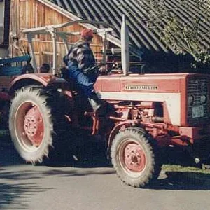 624+946