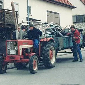 624+946