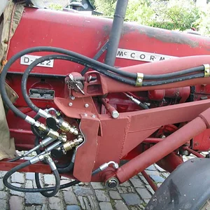 D-322 Frontlader mit Gerätebet