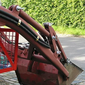 D-322 Frontlader mit Gerätebet