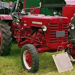 624+946