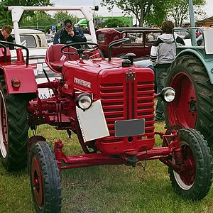 624+946