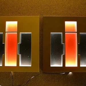 IHC Logo mit LED beleuchtet
