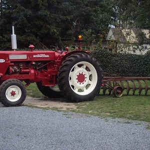 B-614 mit IHC Scheibenegge 1-5