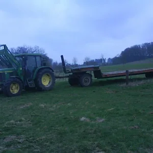 John Deere mit Tieflader