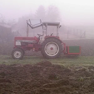 IH 433 mit neuer Pritsche