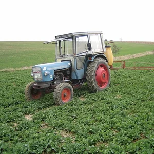 EICHER 3353 beim Raps spritzen
