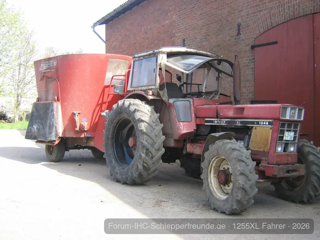 1046