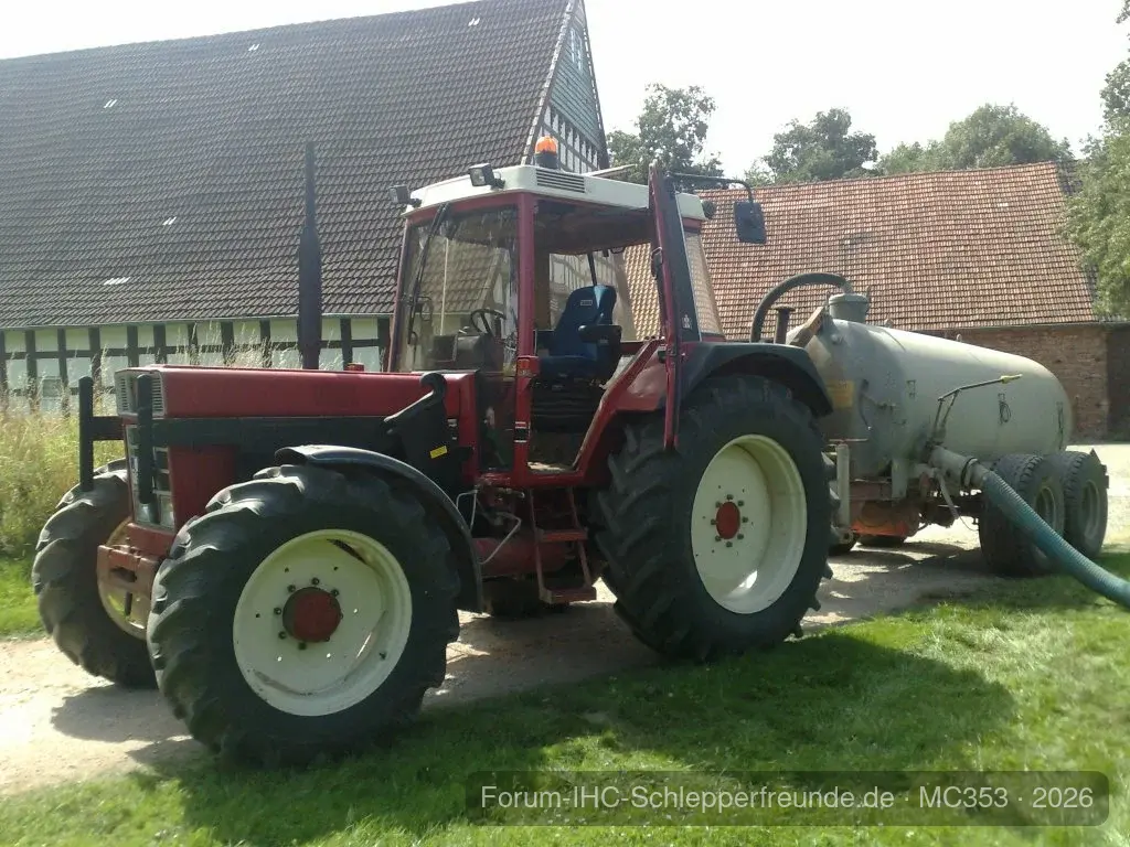 1055XL am Gülle fahren