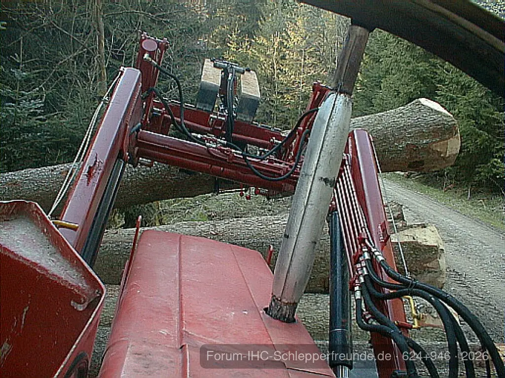 624+946