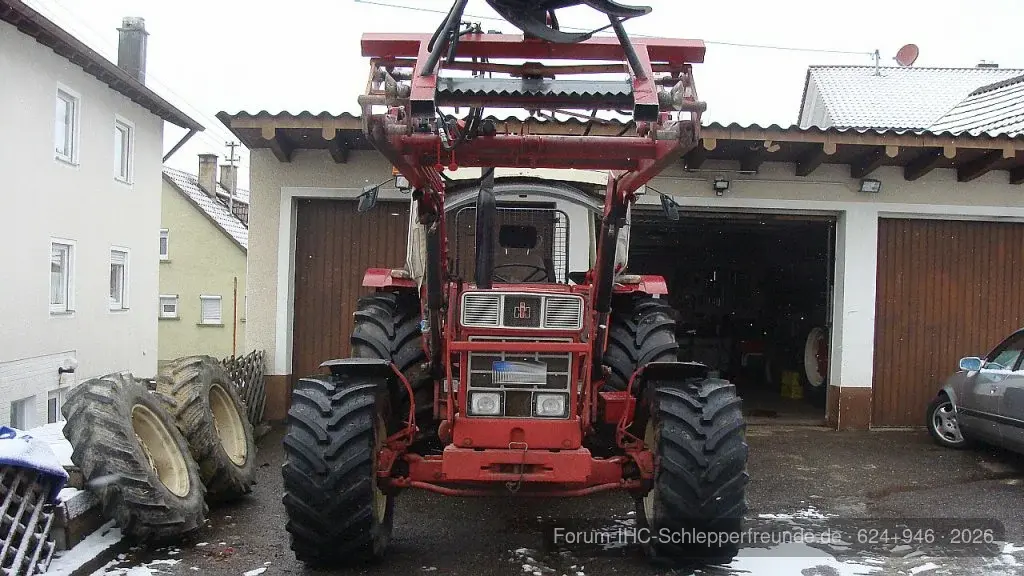 624+946