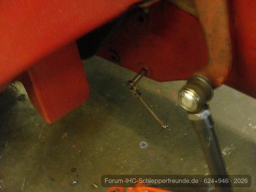 624+946