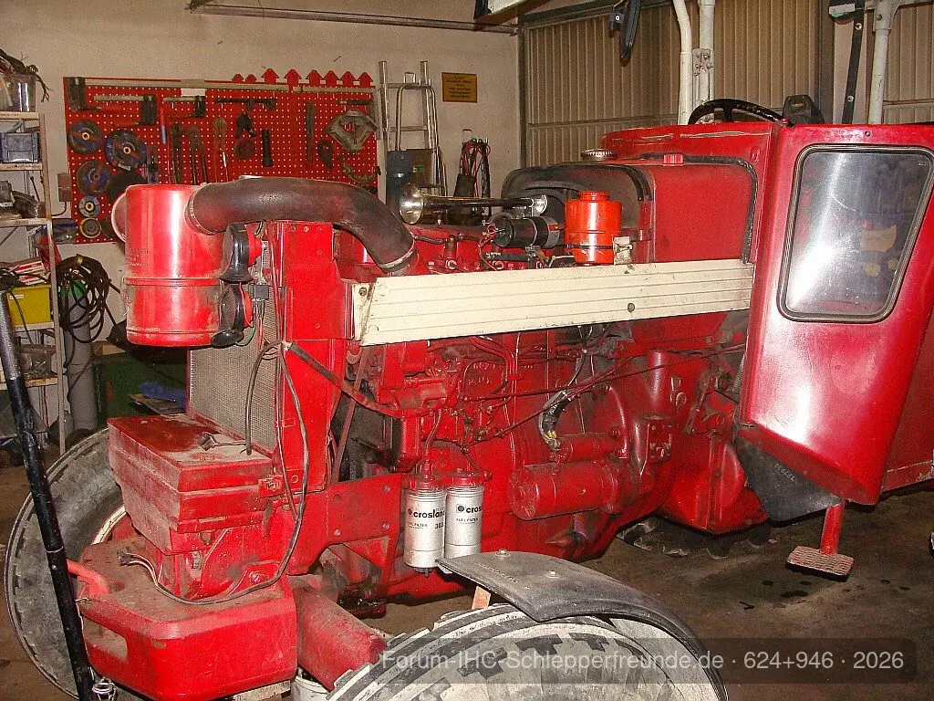 624+946